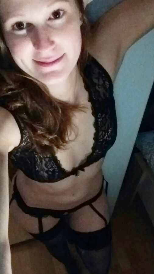 .. Linda y delgada chica alemana Selfies desnudas privadas