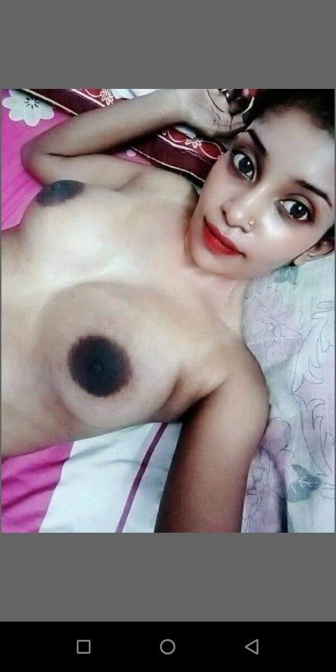 desi gal con deliciosos pezones oscuros