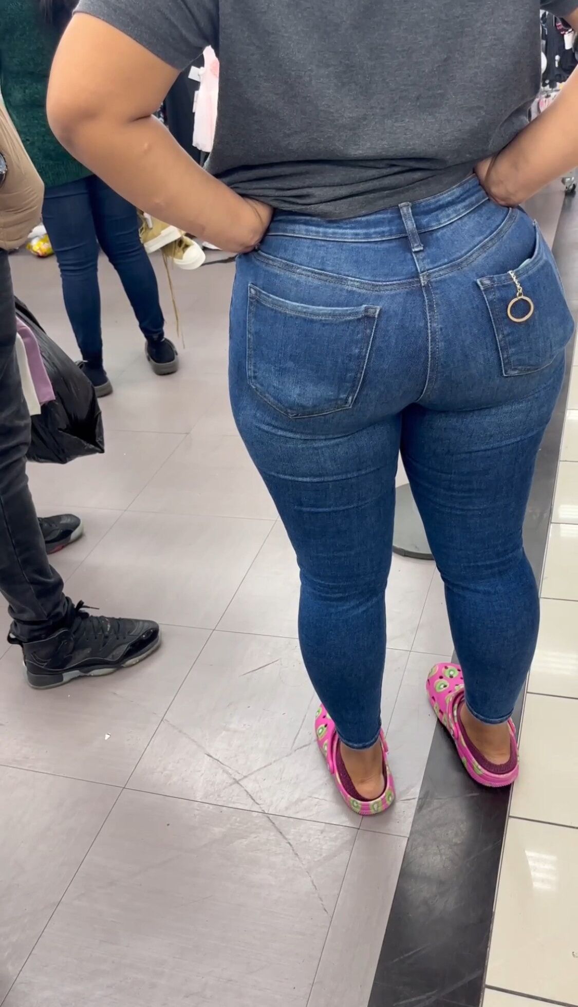 franco latina milf culo en jeans ajustados