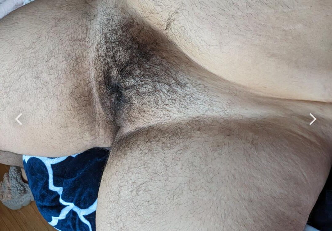 Piel clara latina coño peludo hiedra