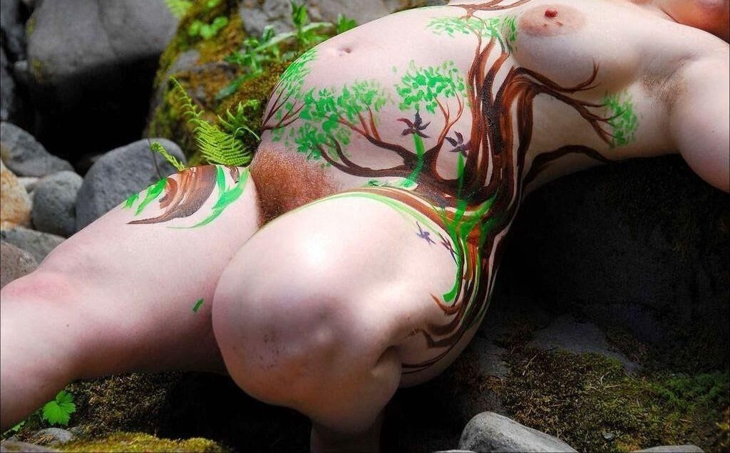 BodyPainting Ruiva Preggo Gordinha