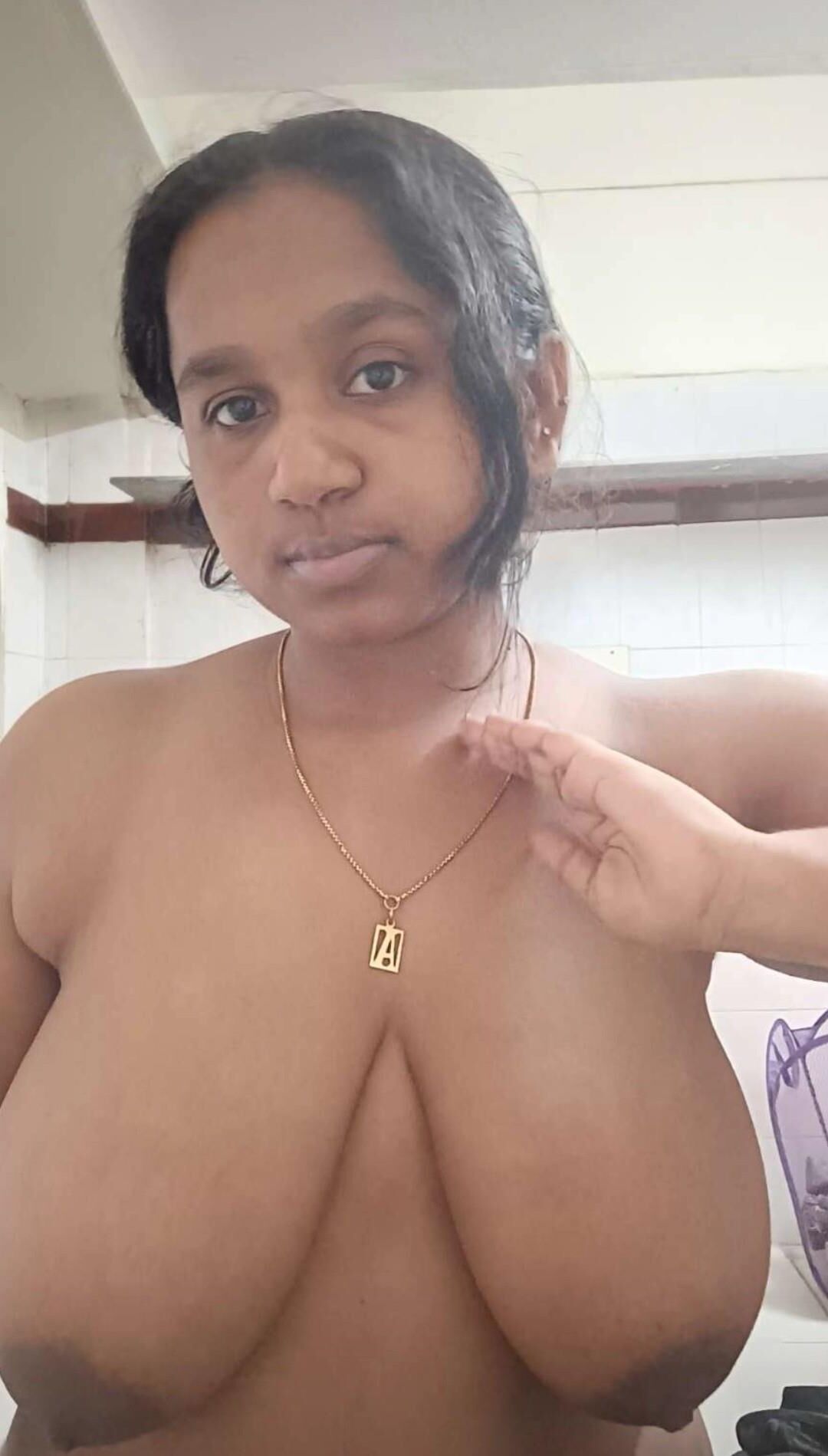 India grandes tetas caídas universidad adolescente