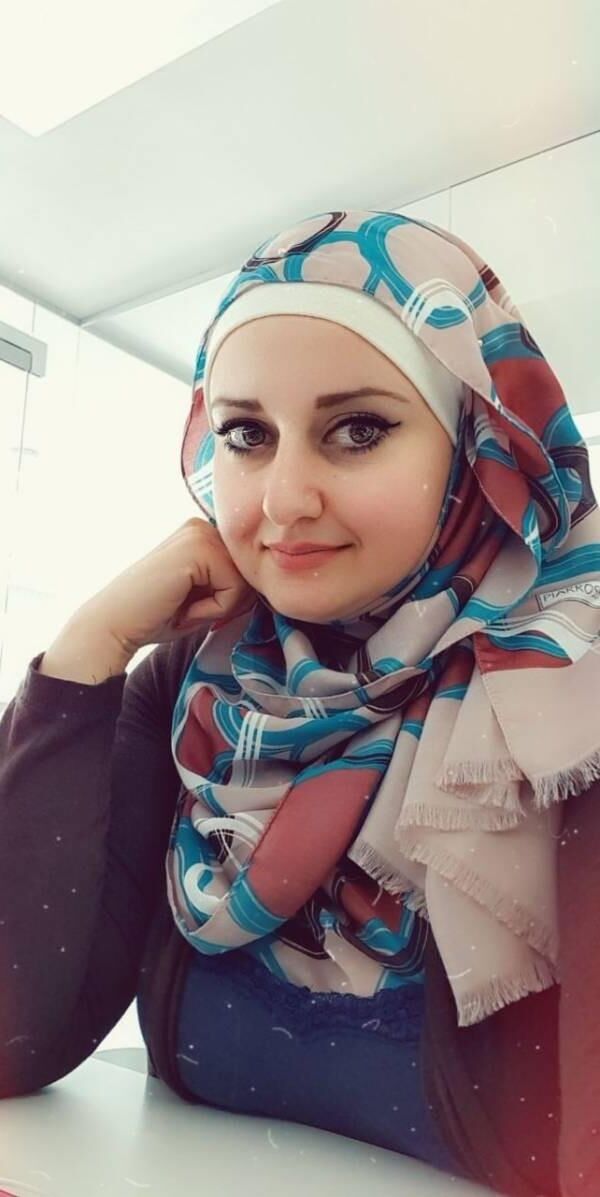 amateur hijabi syrien trentenaire