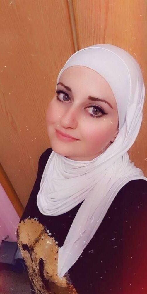 amateur hijabi syrien trentenaire