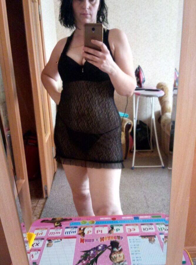 mature amateur from Russia loves selfies