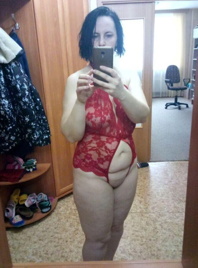 mature amateur from Russia loves selfies