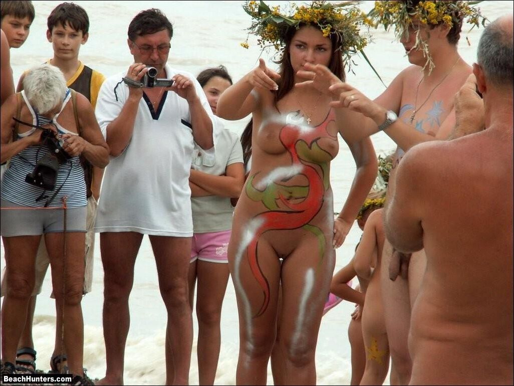 ロシアのミティシ出身の花屋でヌーディストのナタリア