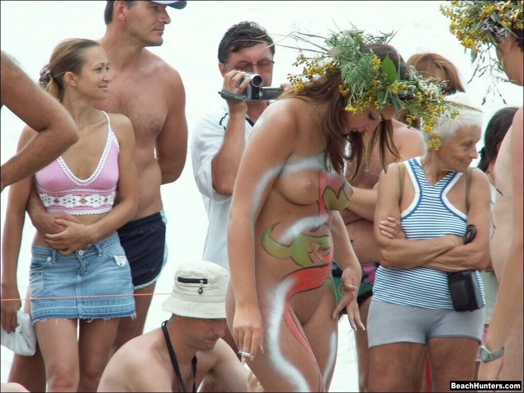 ロシアのミティシ出身の花屋でヌーディストのナタリア