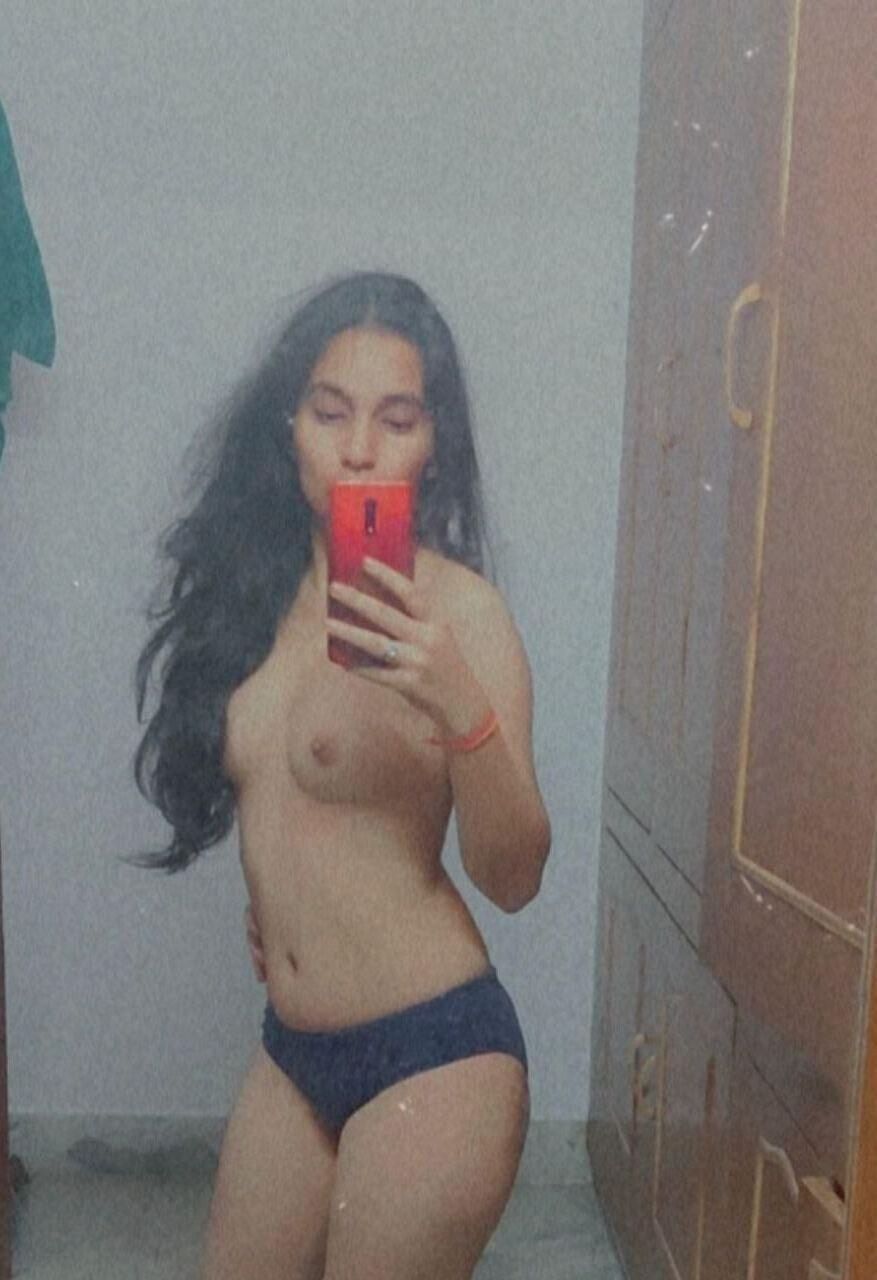 India linda adolescente selfie desnuda 5