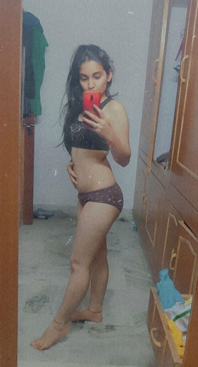 India linda adolescente selfie desnuda 5