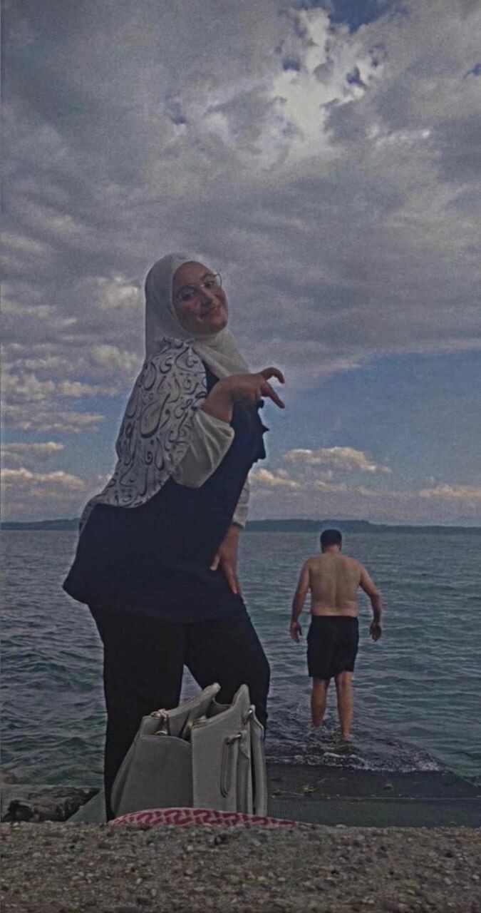 Ola, salope syrienne hijabi aux gros seins, aux gros seins