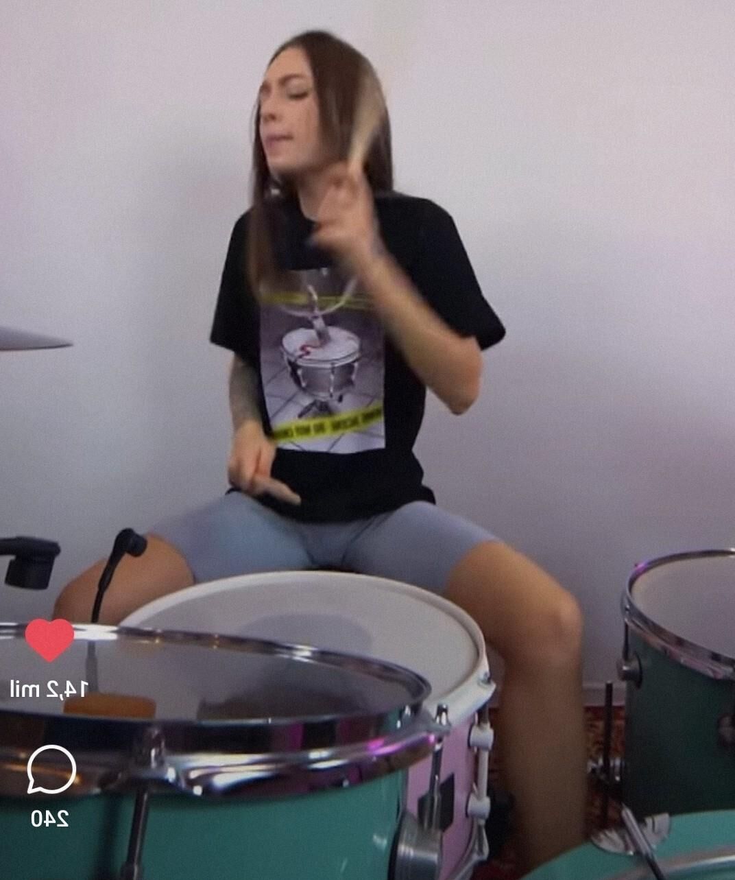 La flaca baterista rusa Kristina Rybalchenko