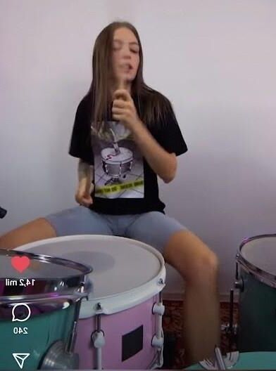 La flaca baterista rusa Kristina Rybalchenko