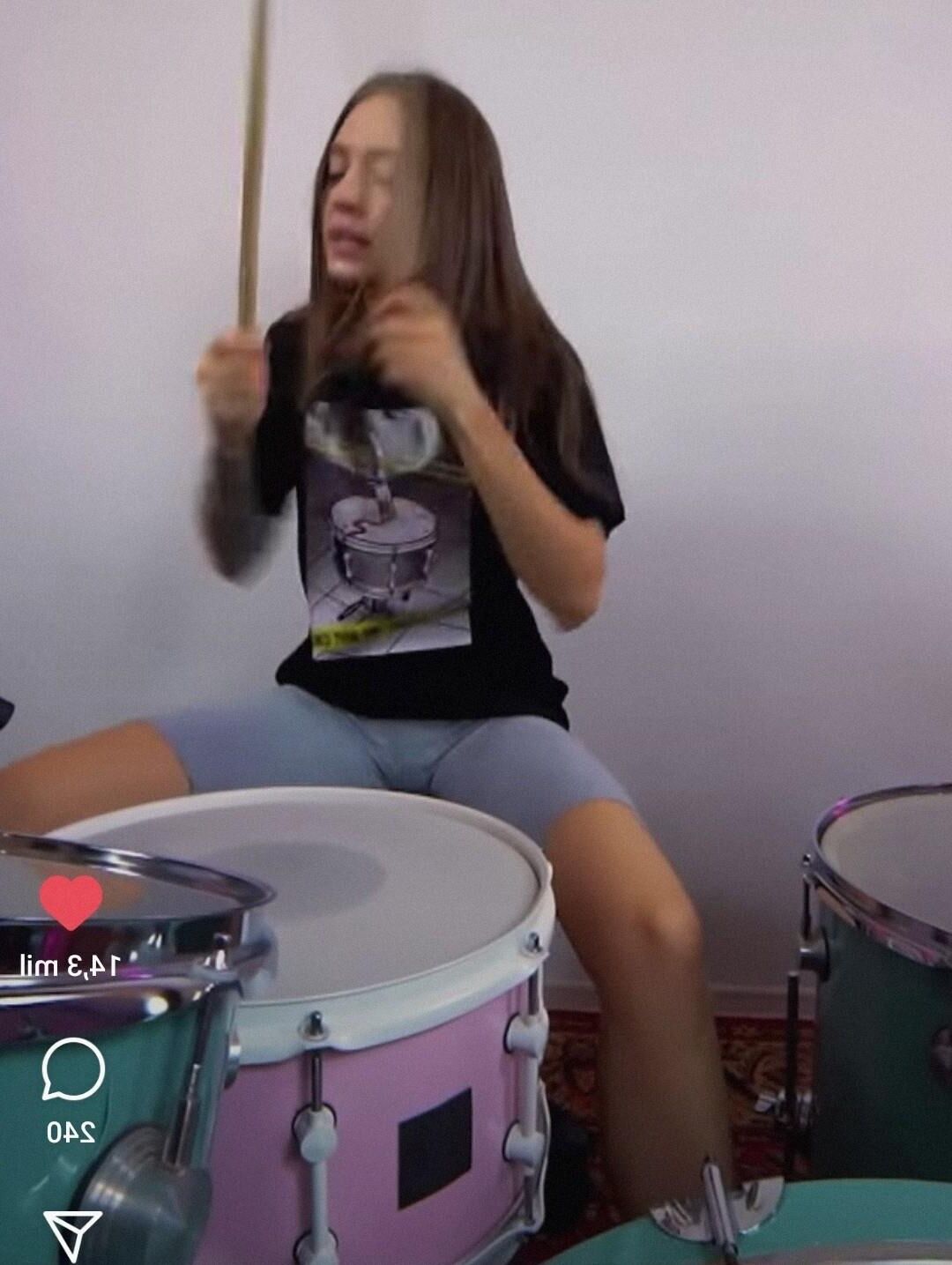 La flaca baterista rusa Kristina Rybalchenko