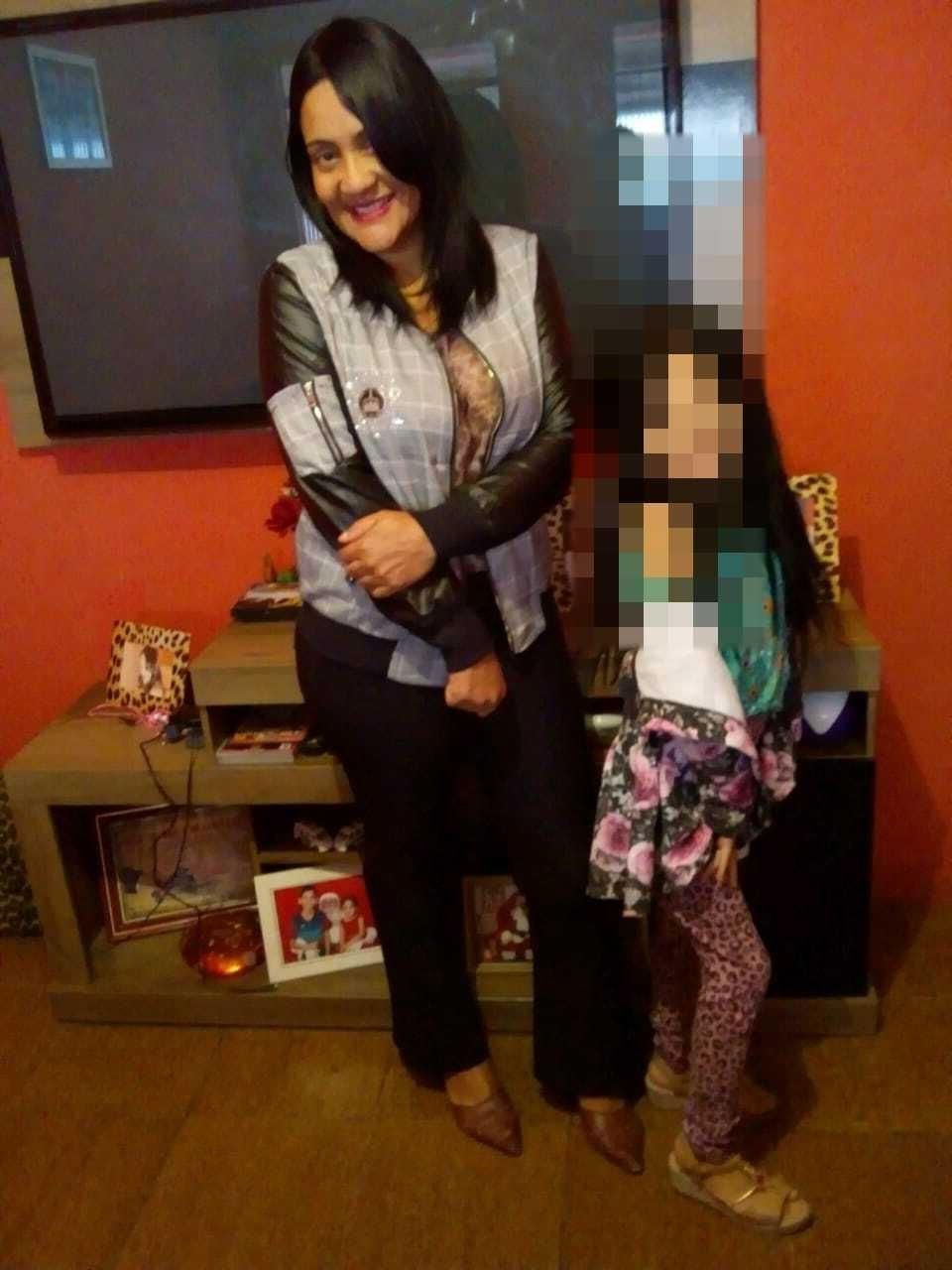 Mamãe latina posando