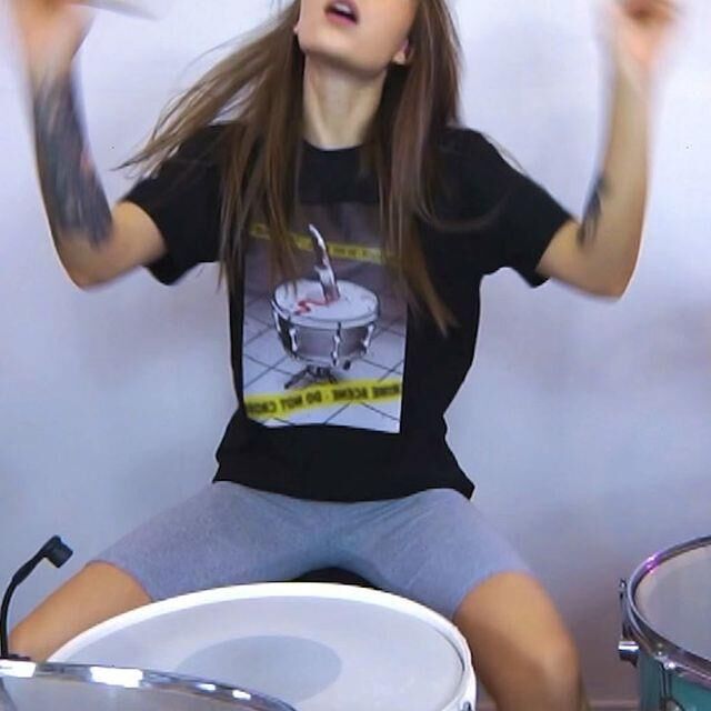 La flaca baterista rusa Kristina Rybalchenko