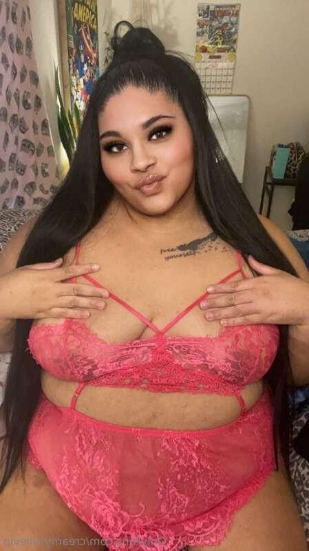 Latine à gros seins