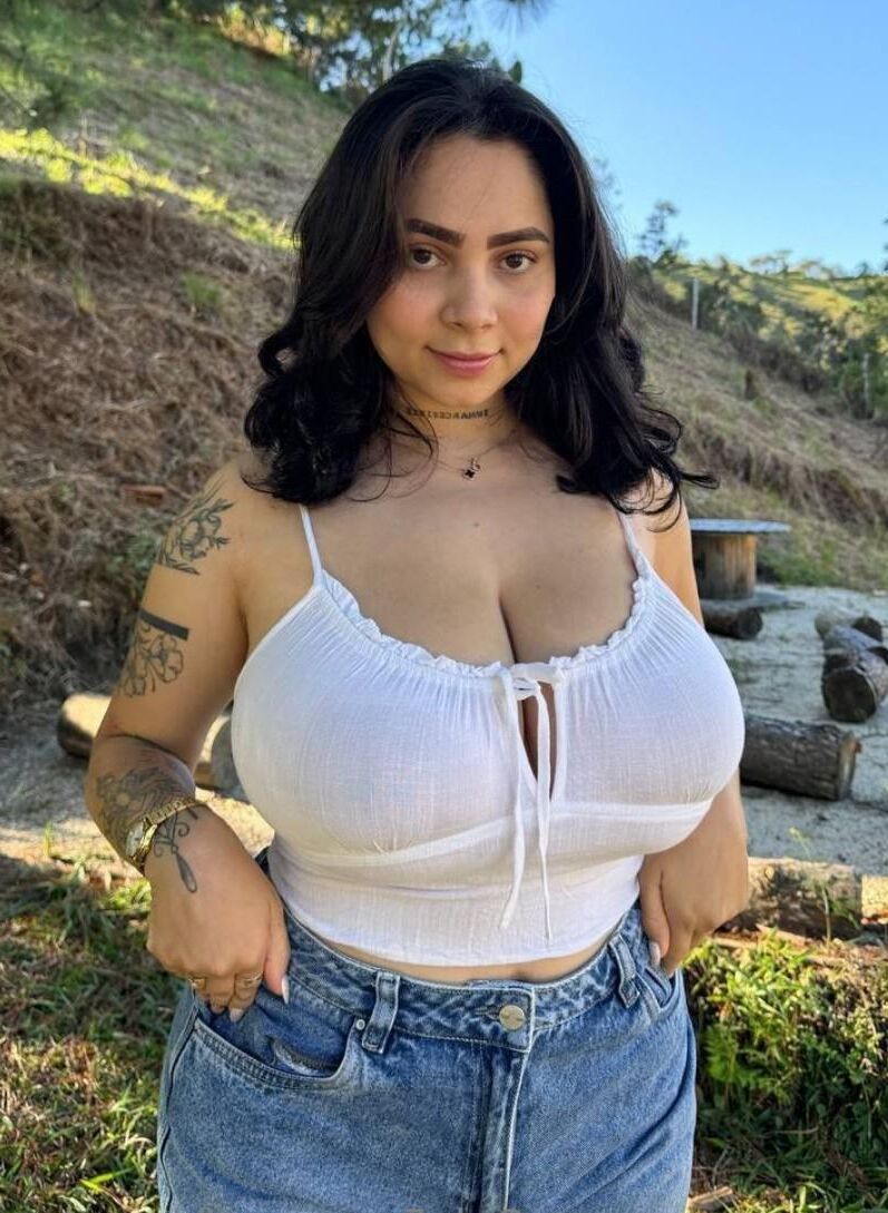 Kim Velez Tetona Latina Enorme Areola