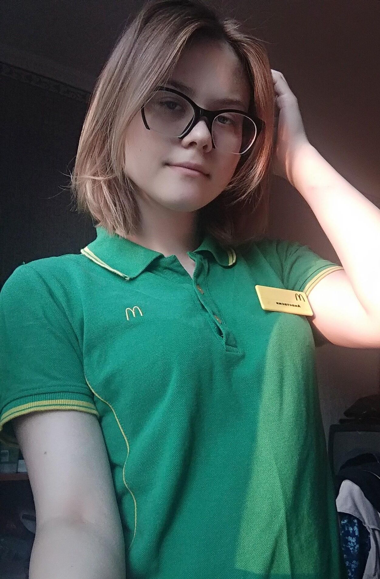 Webslut rusa con uniforme de McDonald's Anastasia expuesta