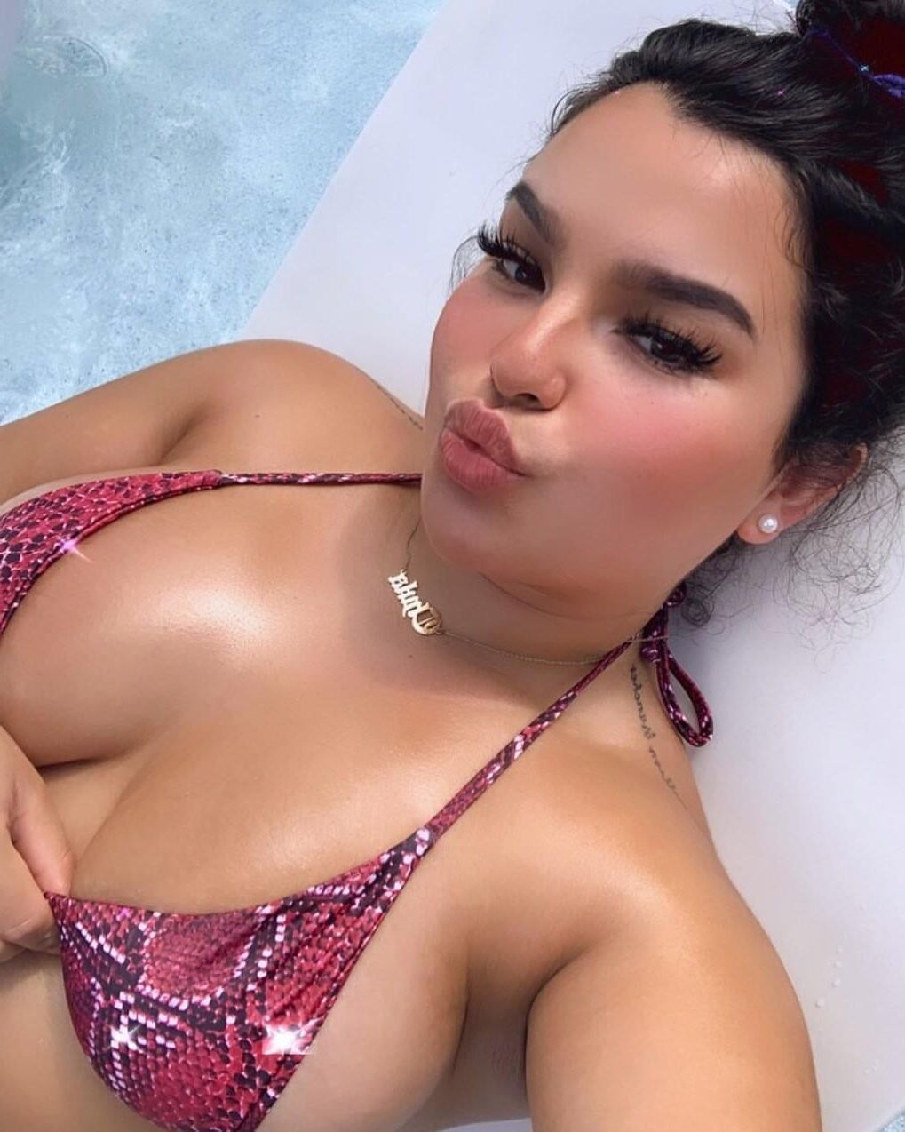 Gordita Latina Jerkmeat Destinee