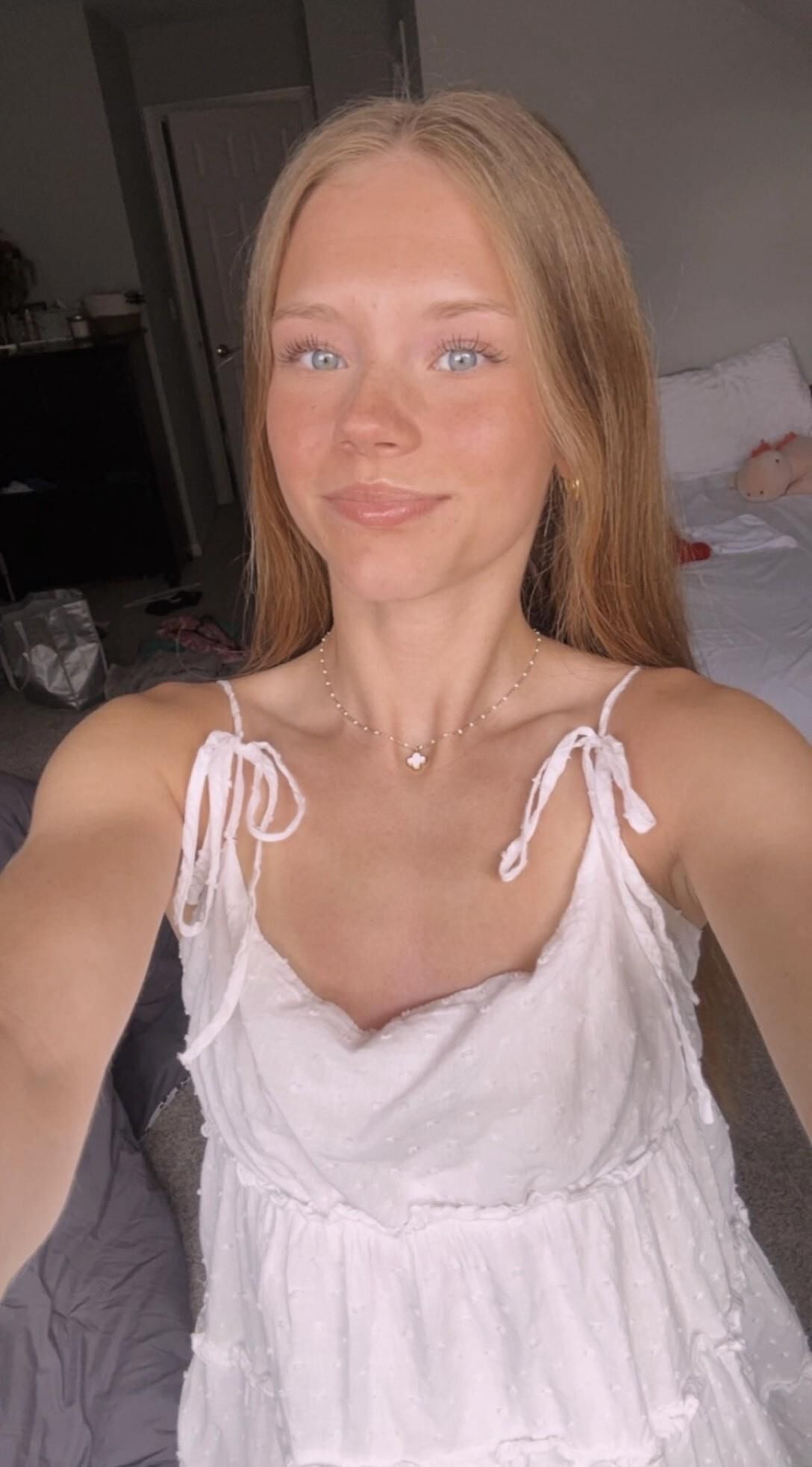 Chloe K sexy teen