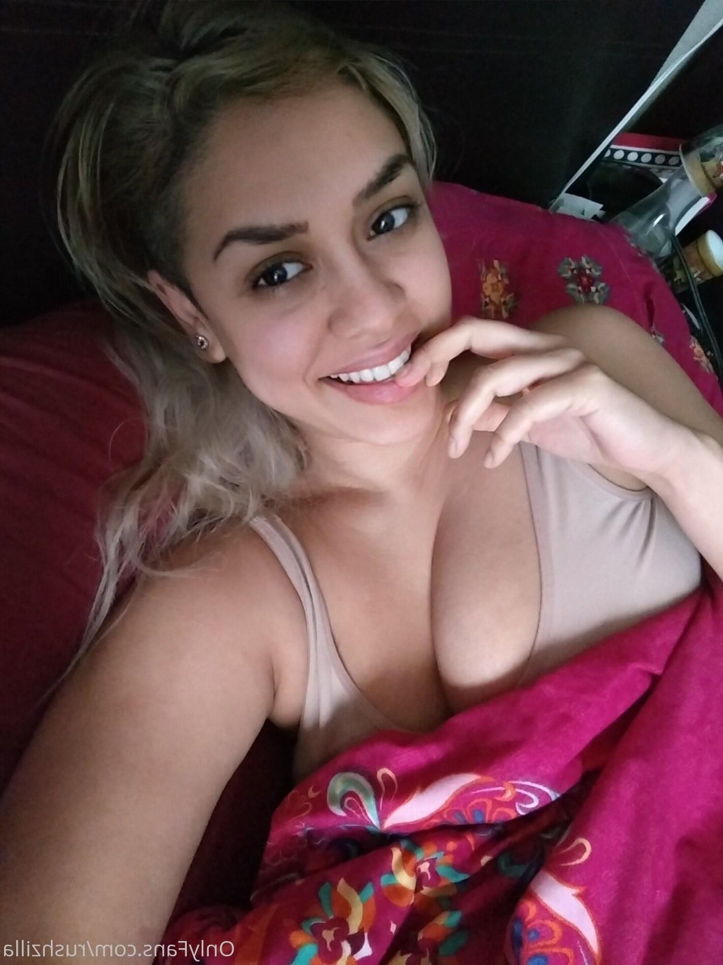 La puta india gordita Rush quiere ser una estrella del porno