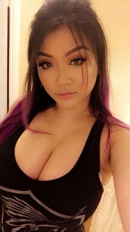 Vicki Li Tetona Asiática