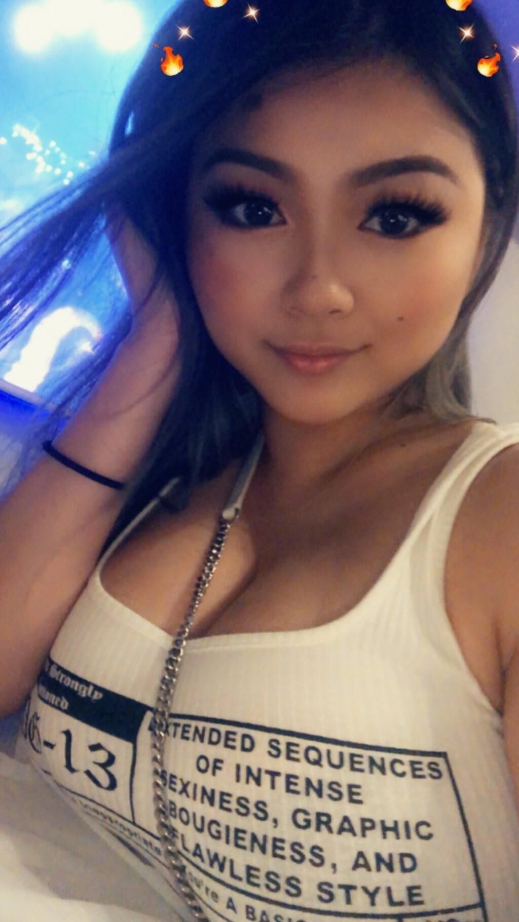 Vicki Li Tetona Asiática