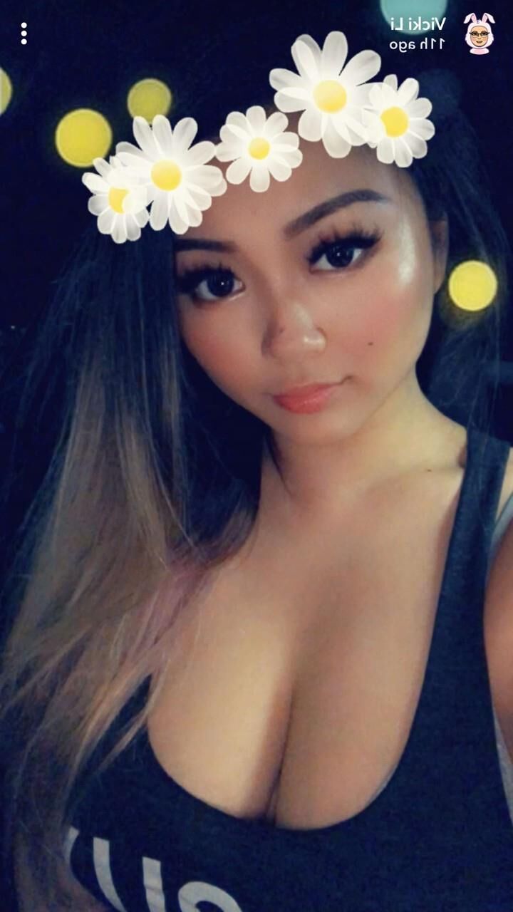 Vicki Li Tetona Asiática