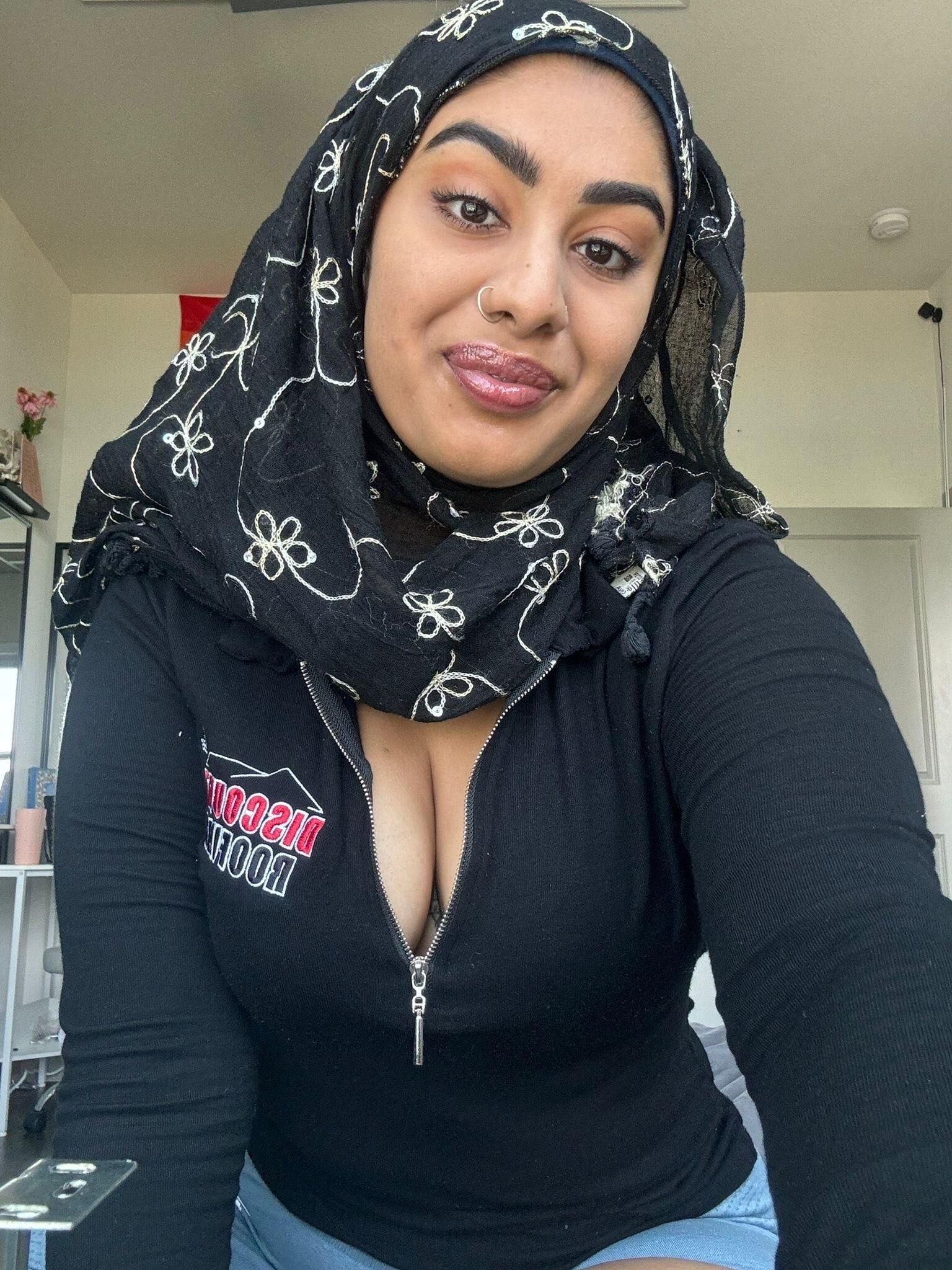 Muslim lesbian teen at UK 