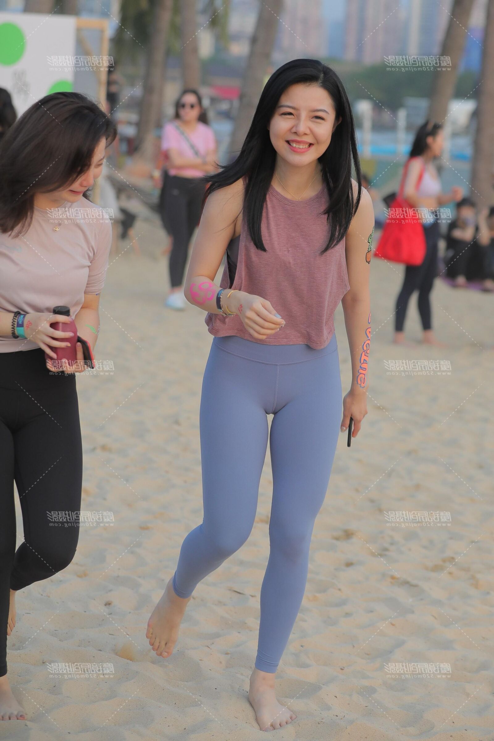 Cameltoes asiatiques