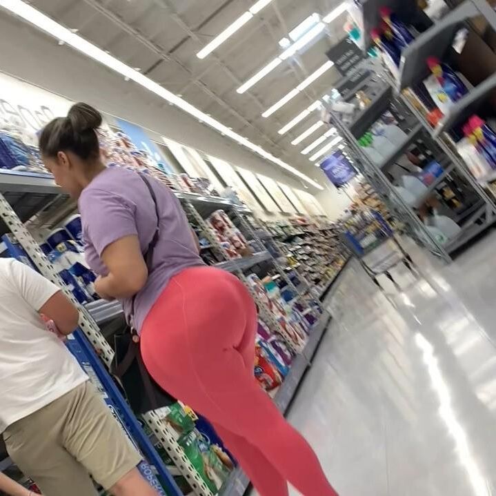 Candid Latina Milf Gran Culo Leggings Apretados