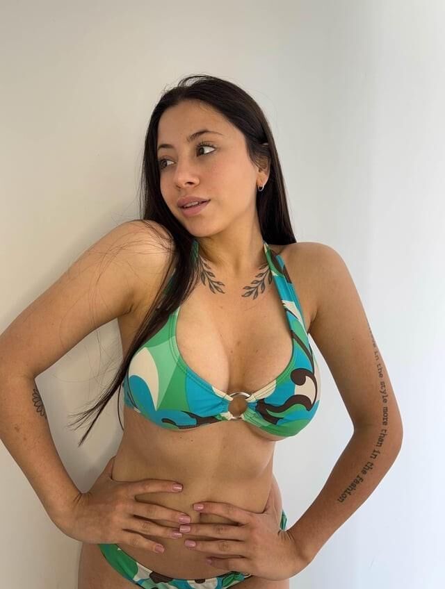 Esta latina con tetas de baloncesto