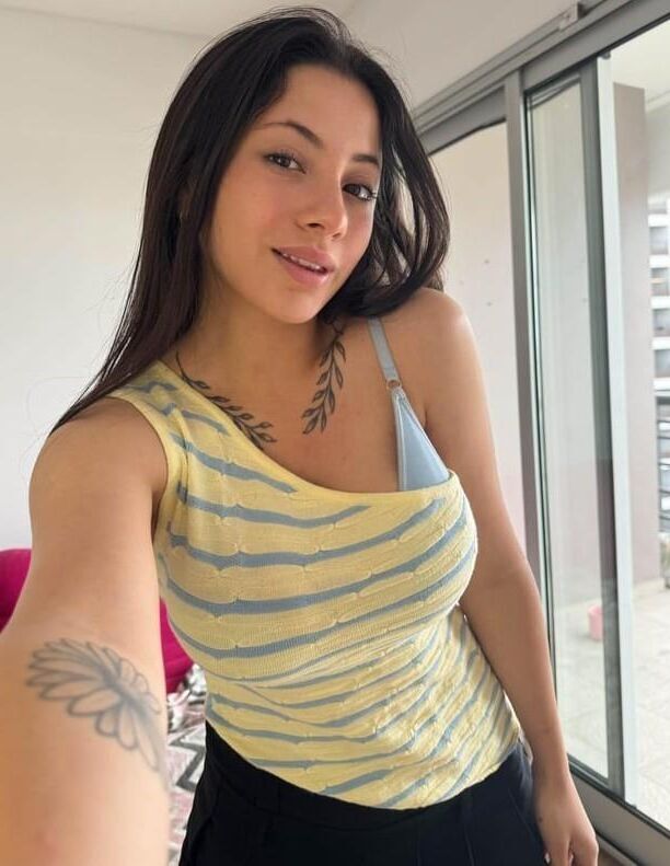 Esta latina con tetas de baloncesto