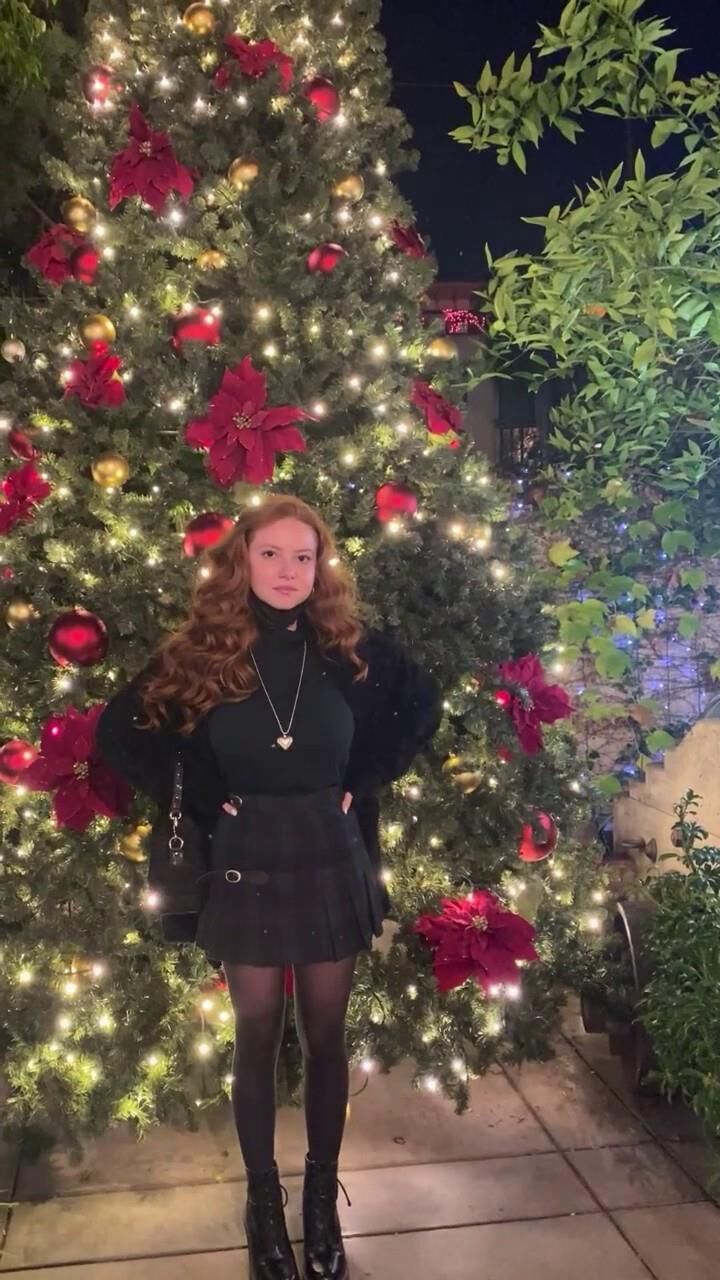 Francesca Capaldi Strumpfhosenbeine