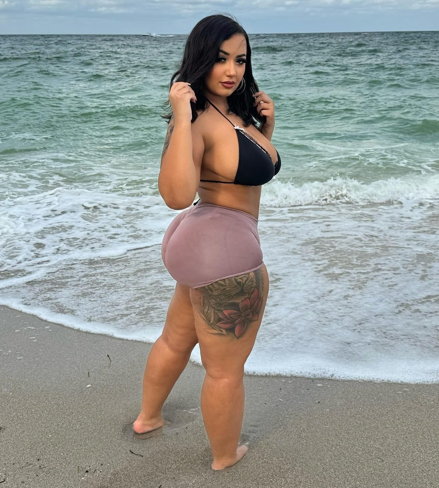 Latina mit einem tollen THICC-Arsch