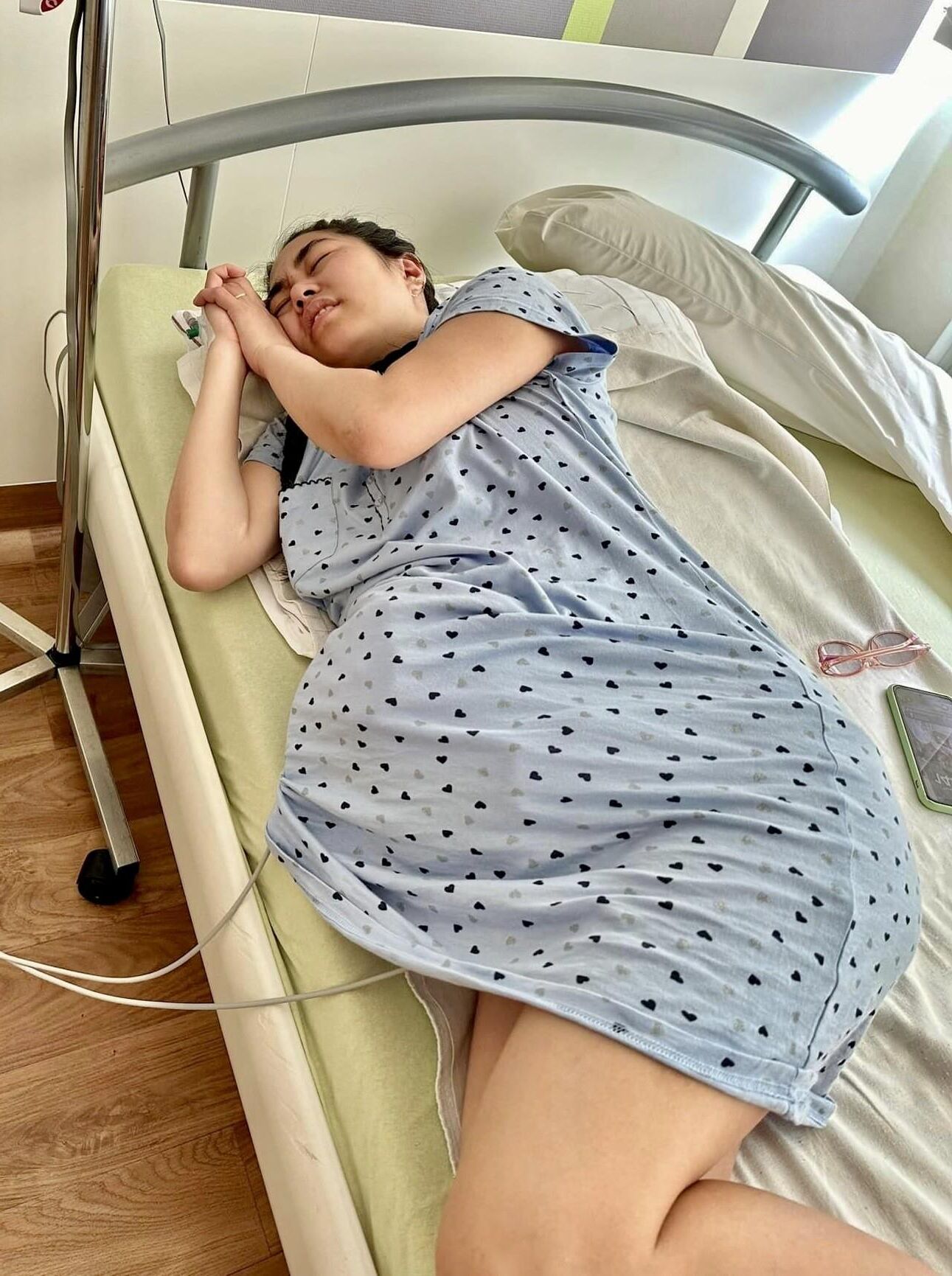 Asian trophy wife traveling pregnant and in labor for comments (