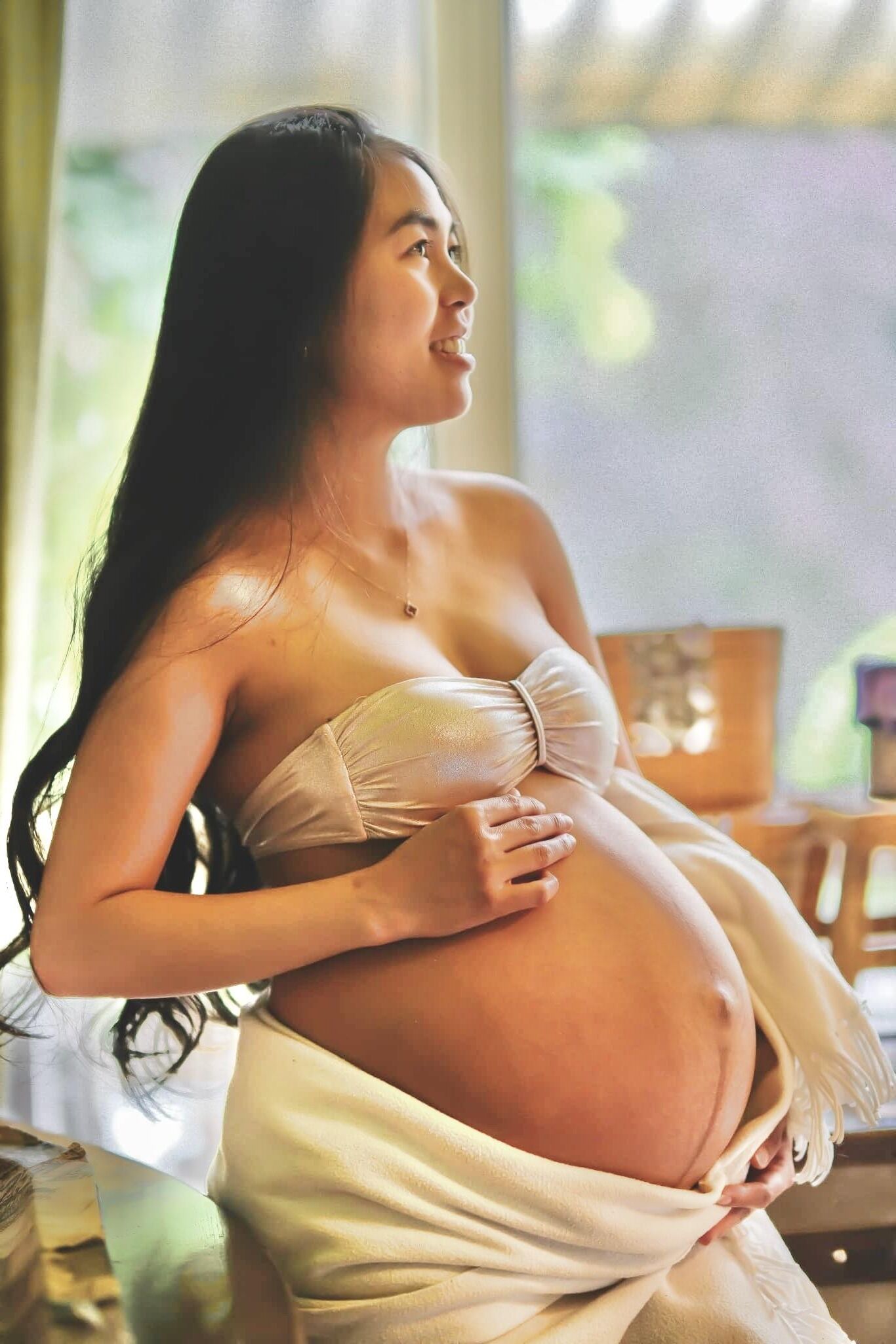 Asian trophy wife traveling pregnant and in labor for comments (