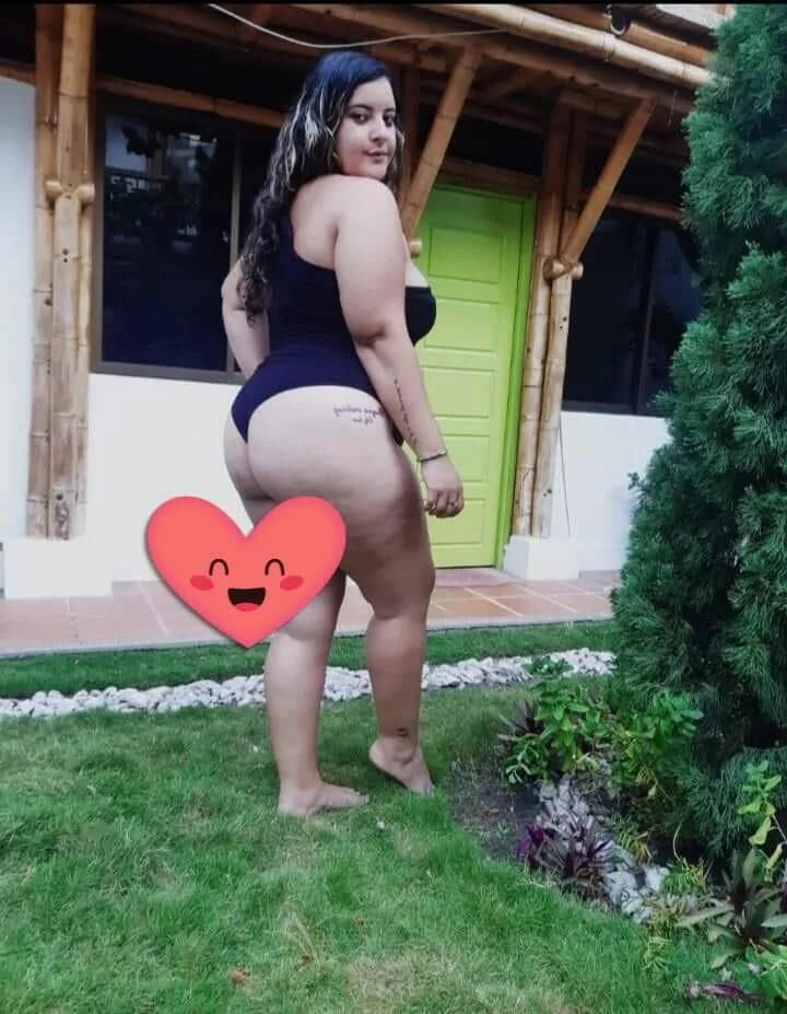 BBW Latina em Maiô de Uma Peça