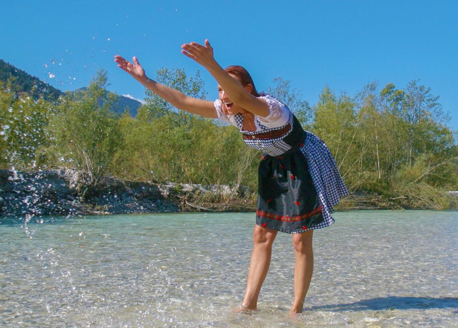 Os Mutzenbacherin em Dirndl am See