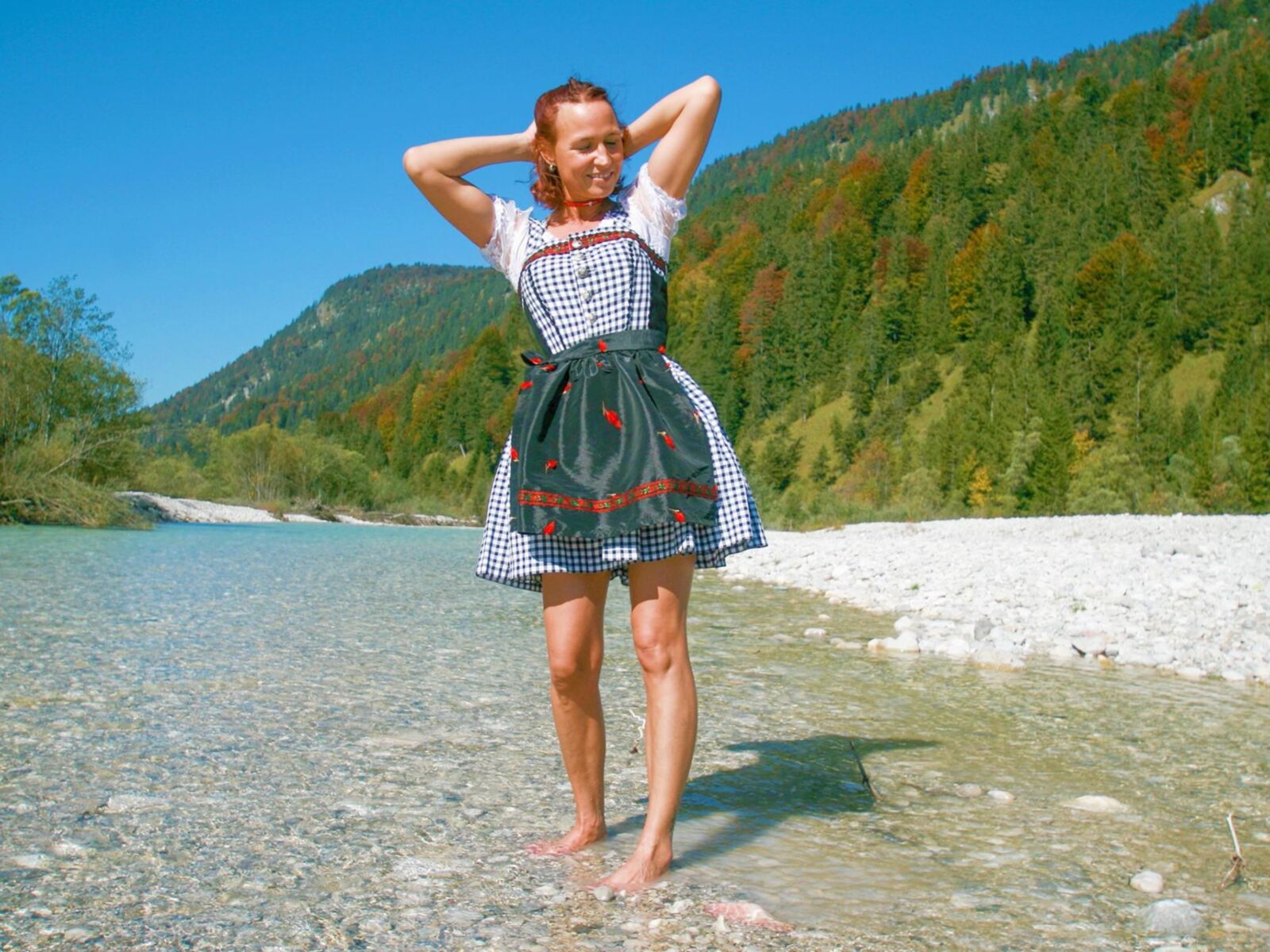 Os Mutzenbacherin em Dirndl am See