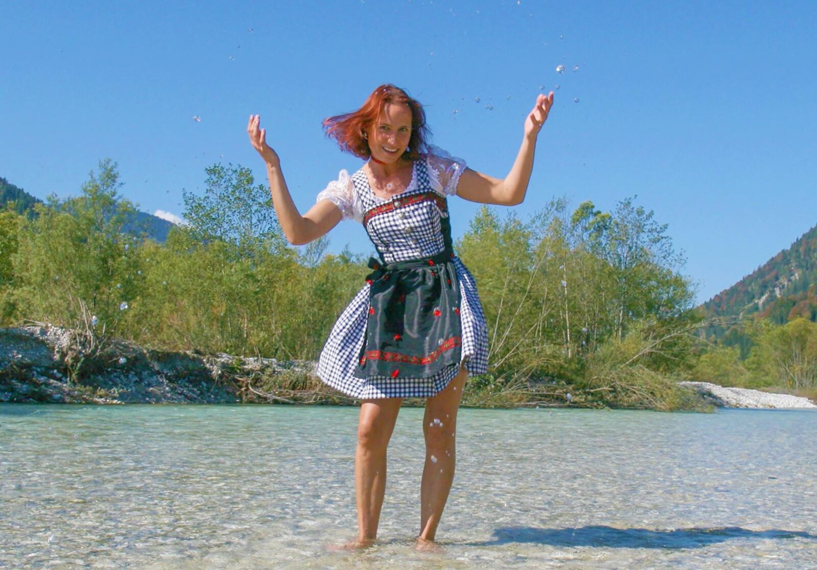 Os Mutzenbacherin em Dirndl am See