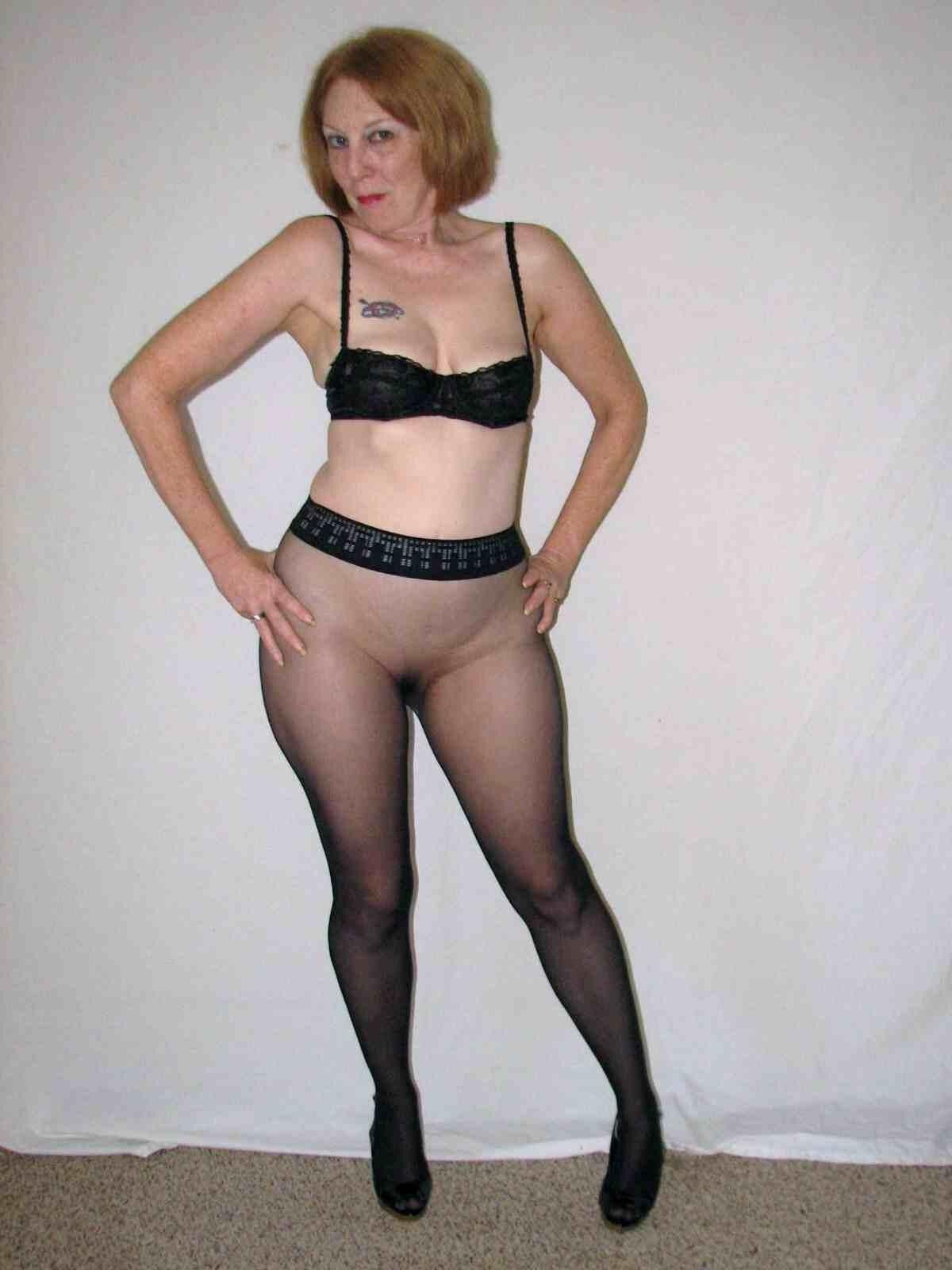 Fancy Nancy in seamless nylon pantyhose