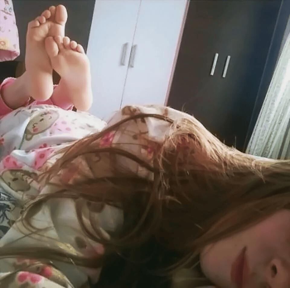 Cumtribute to my feet 