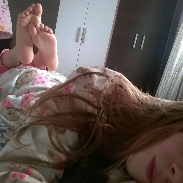 Cumtribute to my feet 