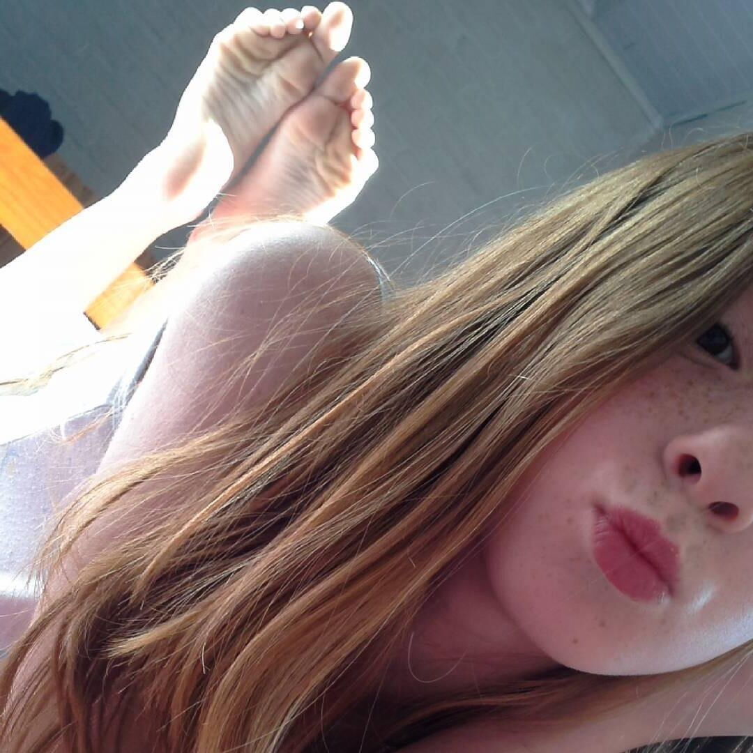 Cumtribute to my feet 