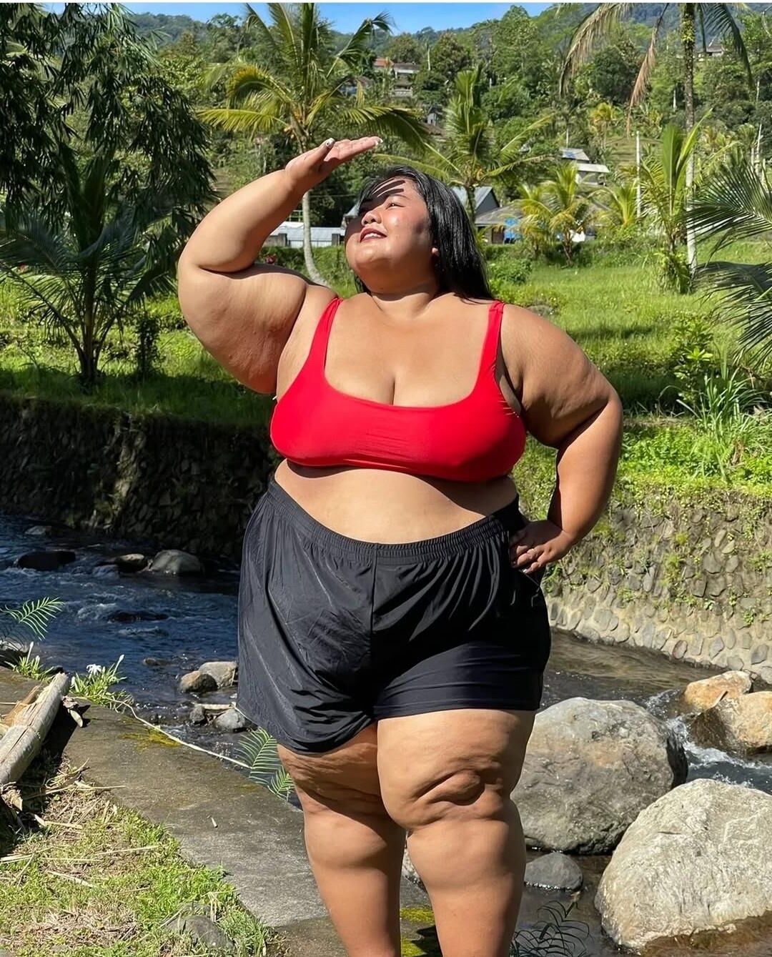 lidyalilana Asiatische BBW aus Indonesien mit GROSSEN BRÜSTEN