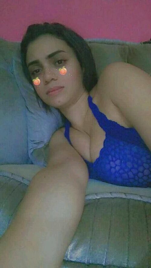 Preciosa esposa árabe y una zorra de grandes tetas