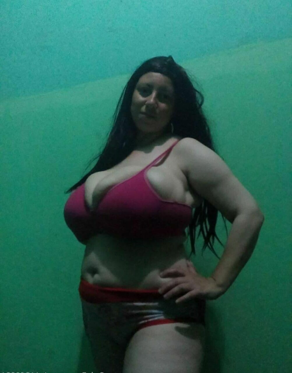 BBW arabe aux seins géants