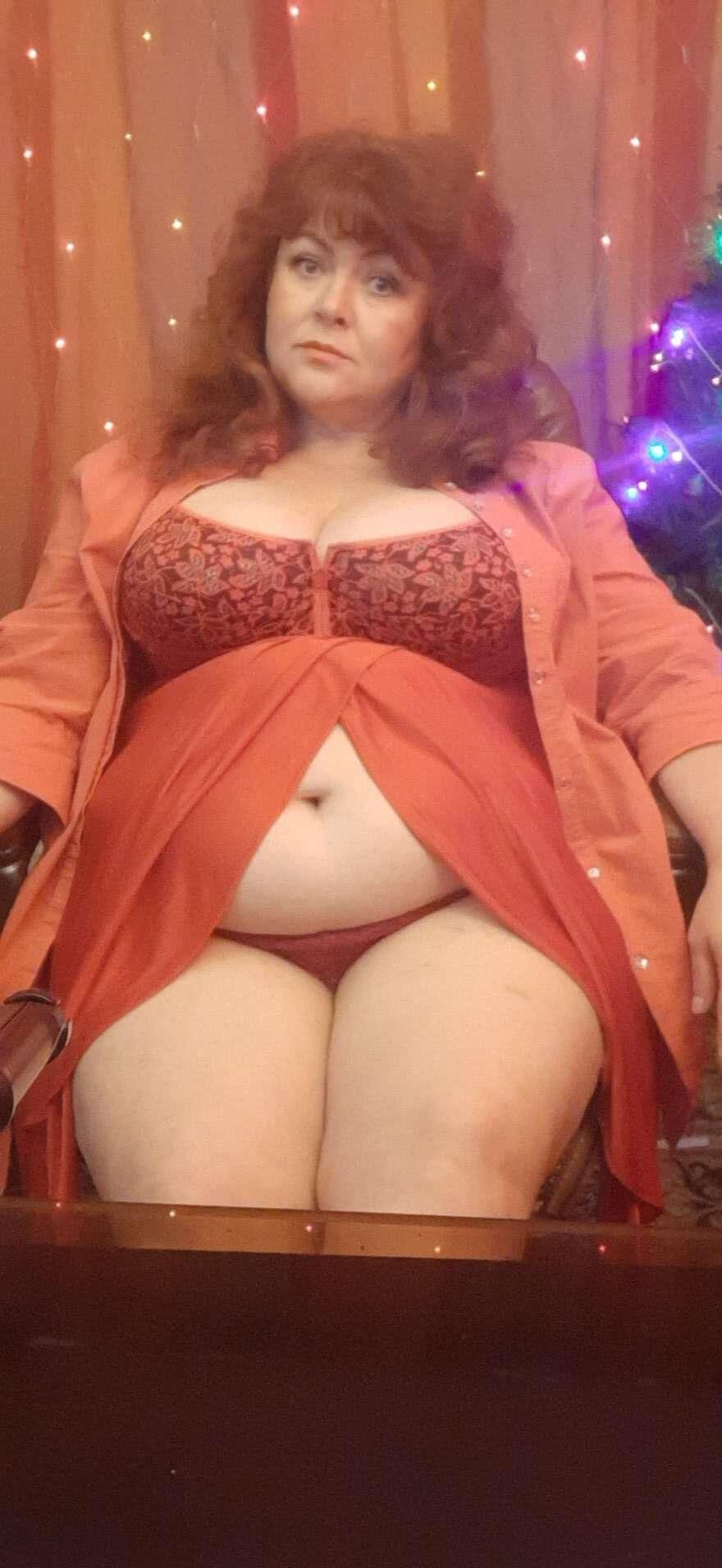 BBW Rouge mature Natalia de Moscou connu sous le nom de Queenohxxxl